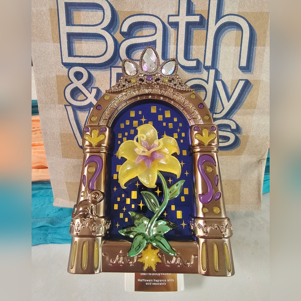 Bath and Body Disney Rapunzel Wallflower Plug Light-Up NEW